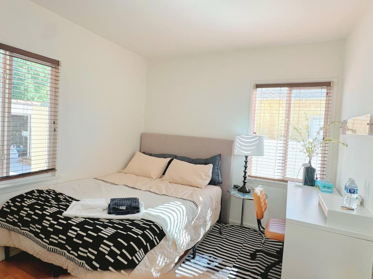 Coastal Comfort In West Angeles *